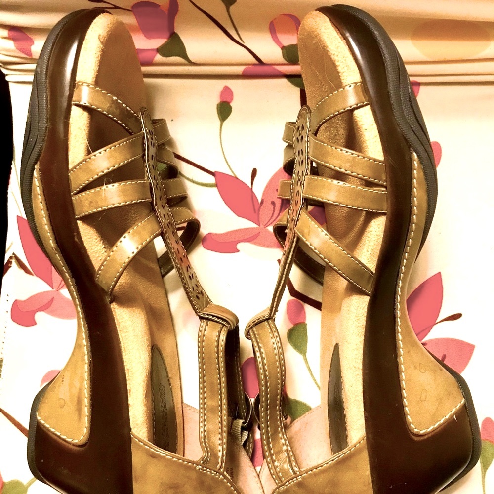 Croft & Borrow Like-New Tan & Black Wedge Heel Leather Sandal Shoe. Women’s 10